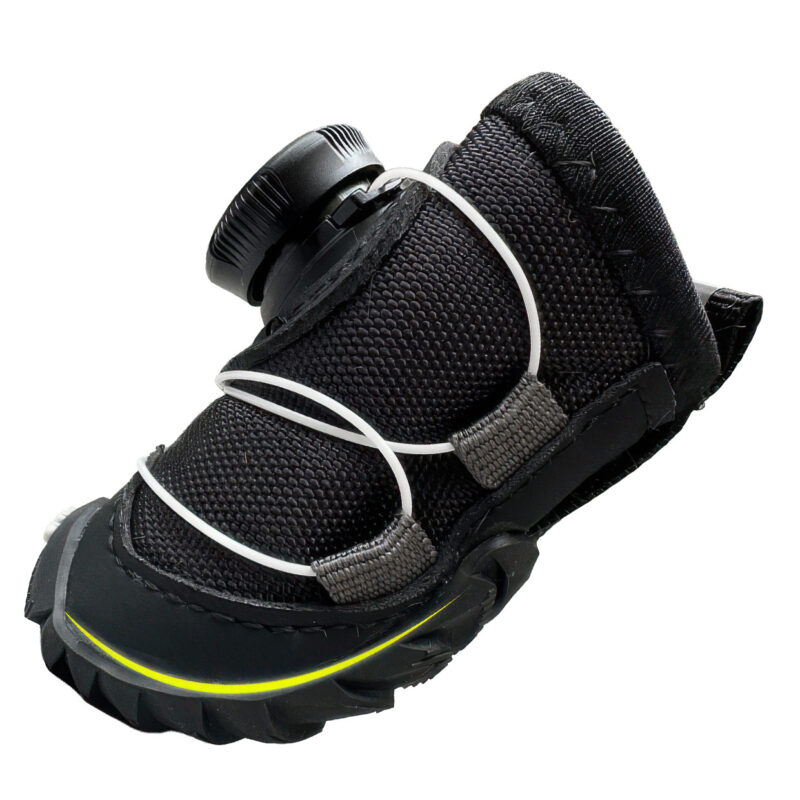 Lateral profile look at a stealth black ergonomic dial dog shoe focusing on the white wire cable routing paths.