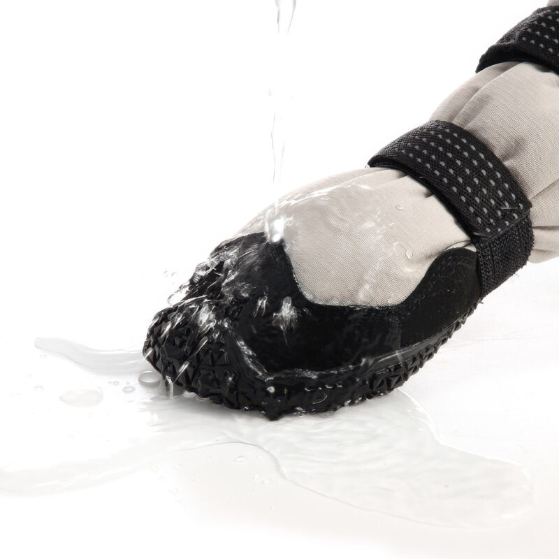 Grade 4 waterproof texturing test on large breed protect boots showing liquid water stream beads rolling off the fabric canopy.