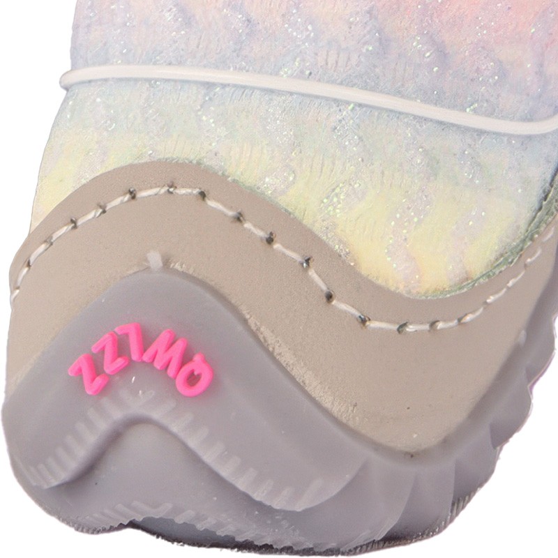 Front angle close up look at the gray leather toe cap bumper and pink branding logo on rainbow puppy boots.